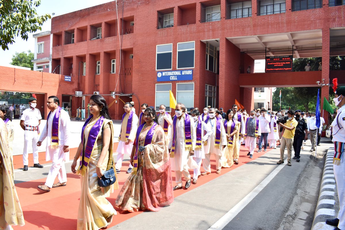 JCBoseUST's tweet photo. Hon'ble Governor of Haryana and the Chancellor of the University, Sh. Bandaru Dattatreya along-with the members of various academic and administrative bodies of the University during the Academic Procession.
#JCBoseUST #BandaruDattatreya #GovernorHaryana #academicprocession https://t.co/rPEpVAtiUk