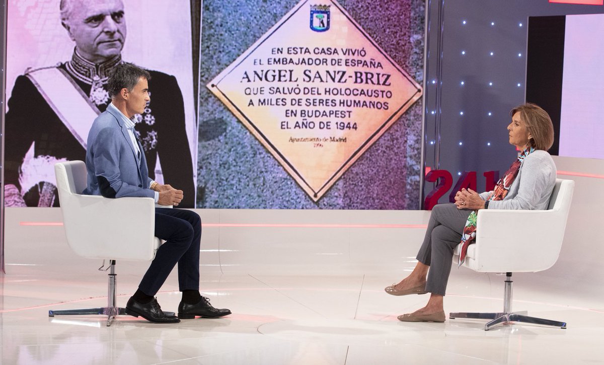 MundoEn24h's tweet photo. Esta semana, en El Mundo en 24 Horas, entrevistamos a Ángela Sanz-Briz, hija del embajador español que salvó a miles de judíos de la persecución nazi. Nos hablará de la iniciativa de @SefaradIsrael para dar a conocer sus historias. El viernes a las 0.30 en el Canal 24 Horas. https://t.co/OyFKp6aGSy