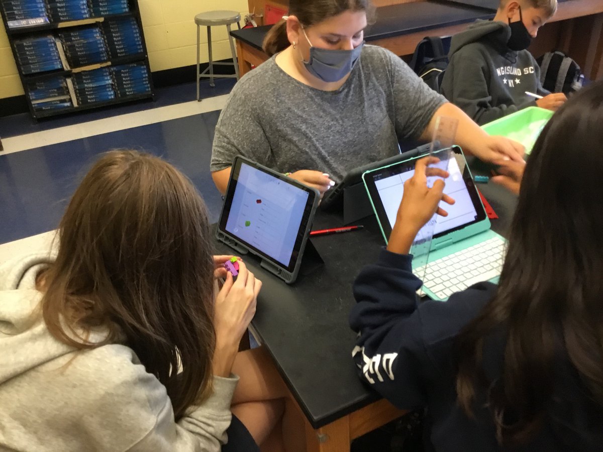 MKellyOceanside's tweet photo. Students use legos to practice measuring using the metric system and calculating volume of a cube. #ThisIsOSDScience @DrMChristiansen @OMS_NY @DianeProvvido https://t.co/9Le9XwUZJd