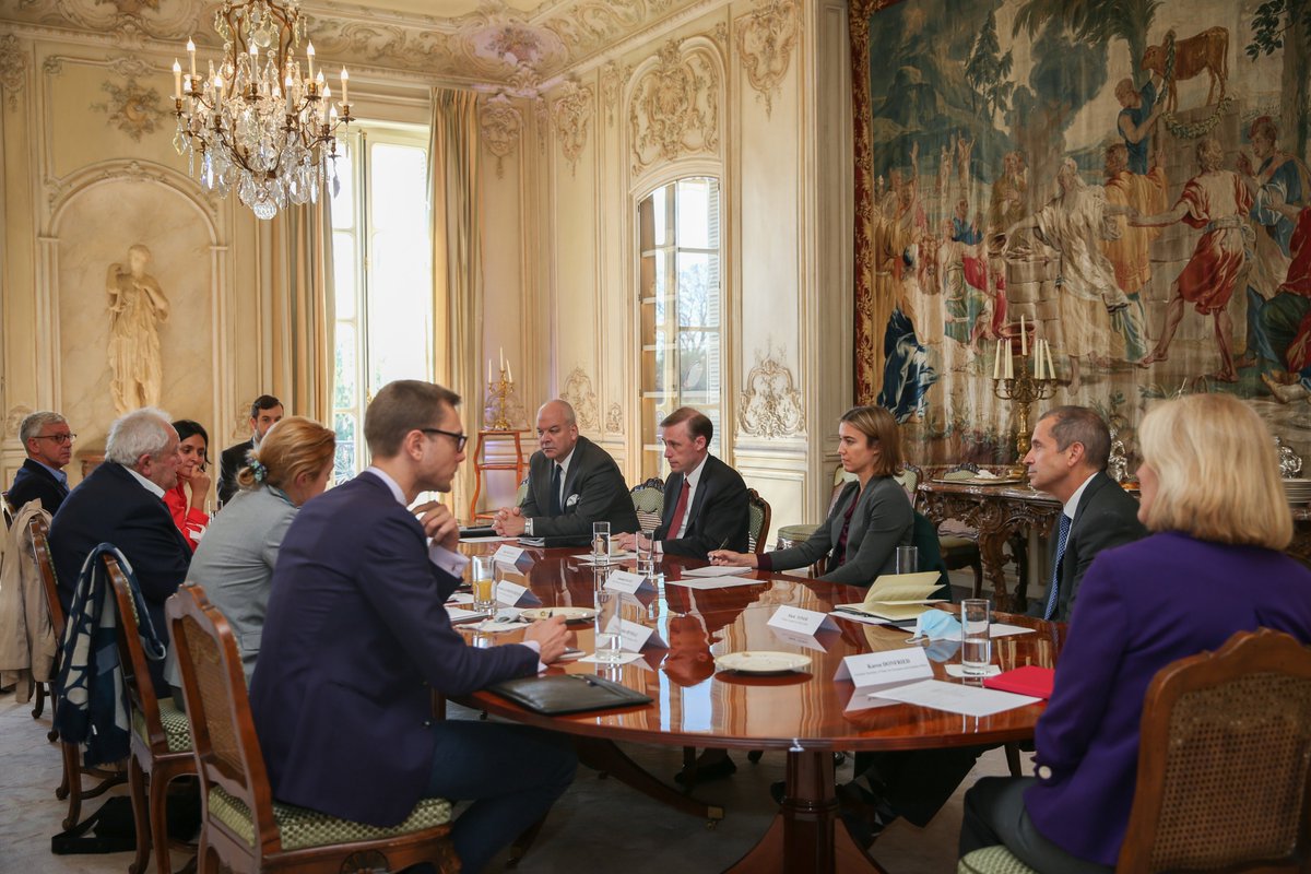 Après avoir échangé avec Emmanuel Bonne, conseiller diplomatique du président <a href="/EmmanuelMacron/">Emmanuel Macron</a>, <a href="/JakeSullivan46/">Jake Sullivan Archived</a>, conseiller à la sécurité nationale du président Biden, a réaffirmé à des représentants de think tanks 🇫🇷 l'importance de la relation 🇺🇸🇫🇷. #OldestAlly