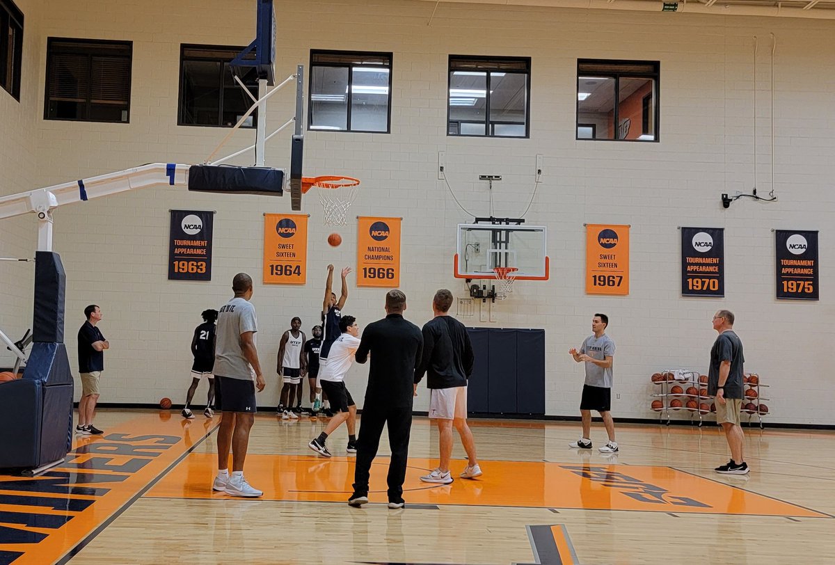 ElPasoHSMBB's tweet photo. Putting in early work with @CoachJoeGolding @UTEPMBB 🤓📚 #WeRepEP https://t.co/3JyF5jBCzp