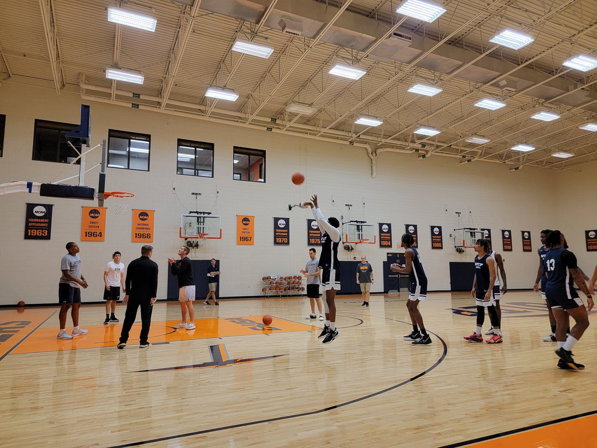 ElPasoHSMBB's tweet photo. Putting in early work with @CoachJoeGolding @UTEPMBB 🤓📚 #WeRepEP https://t.co/3JyF5jBCzp
