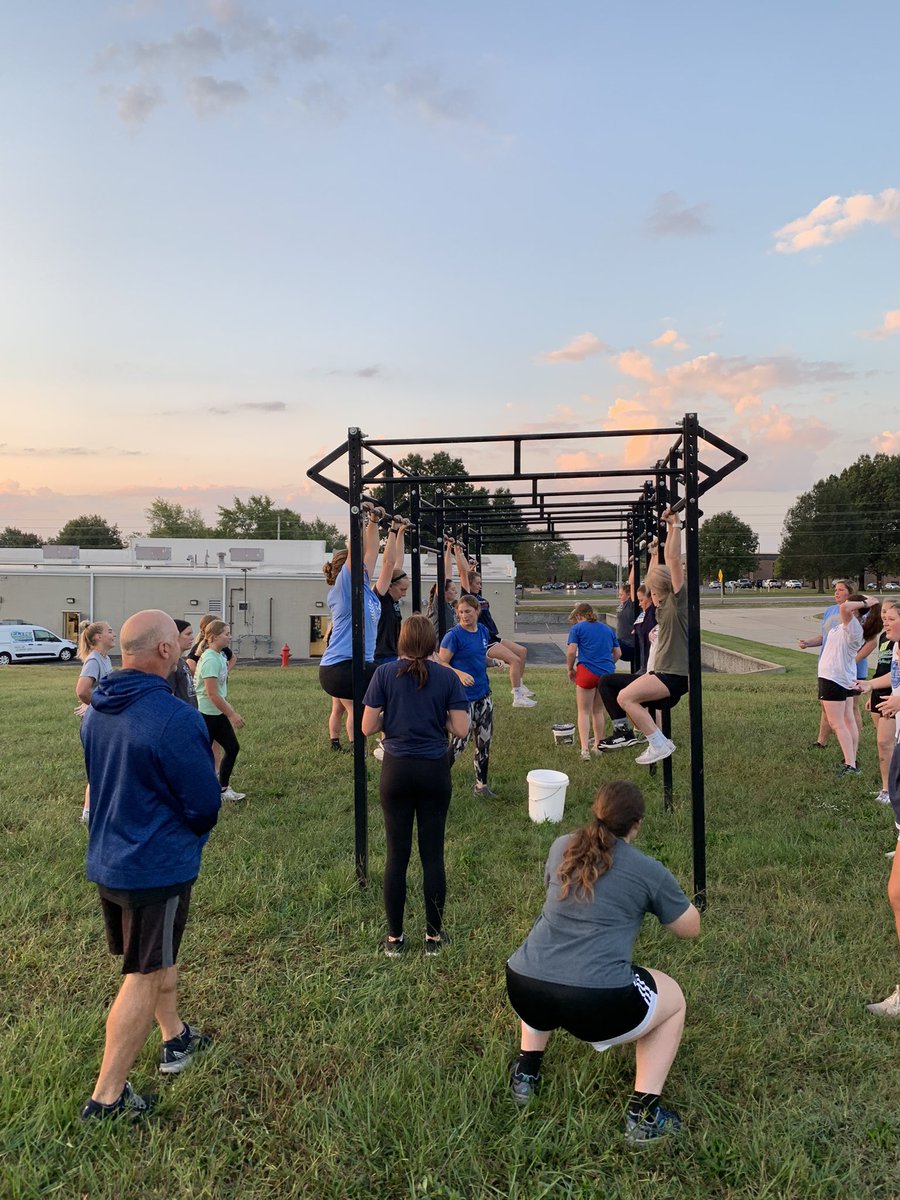 Had a fun, Friday workout on the obstacle course this morning! 
Games Saturday and Sunday this weekend 🙌🏼 the girls are ready! #team6 #crossfitsedalia <a href="/sfccmoAthletics/">SFCC Athletics</a>