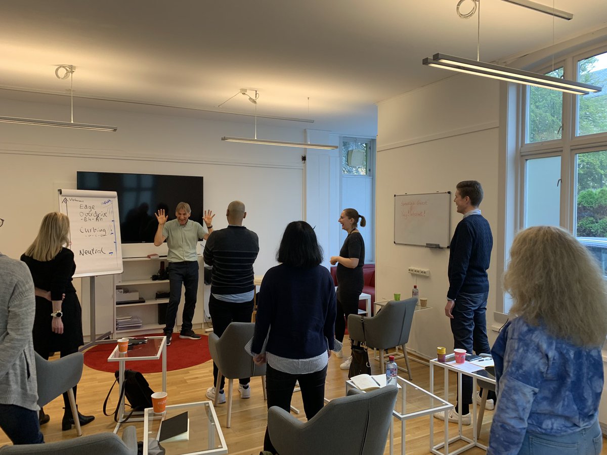 BertelsenRandi's tweet photo. Great day training presentation technique for the BRuSH research group @SpeakLab #BRuSH @UiB https://t.co/Ce0NkiqmLP