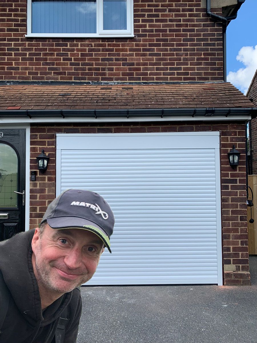 Well its been a month or so since we posted last time but its busy, busy, busy! but here is Tony with a fresh new roller door! 
Have a good weekend all :)
#photobomb