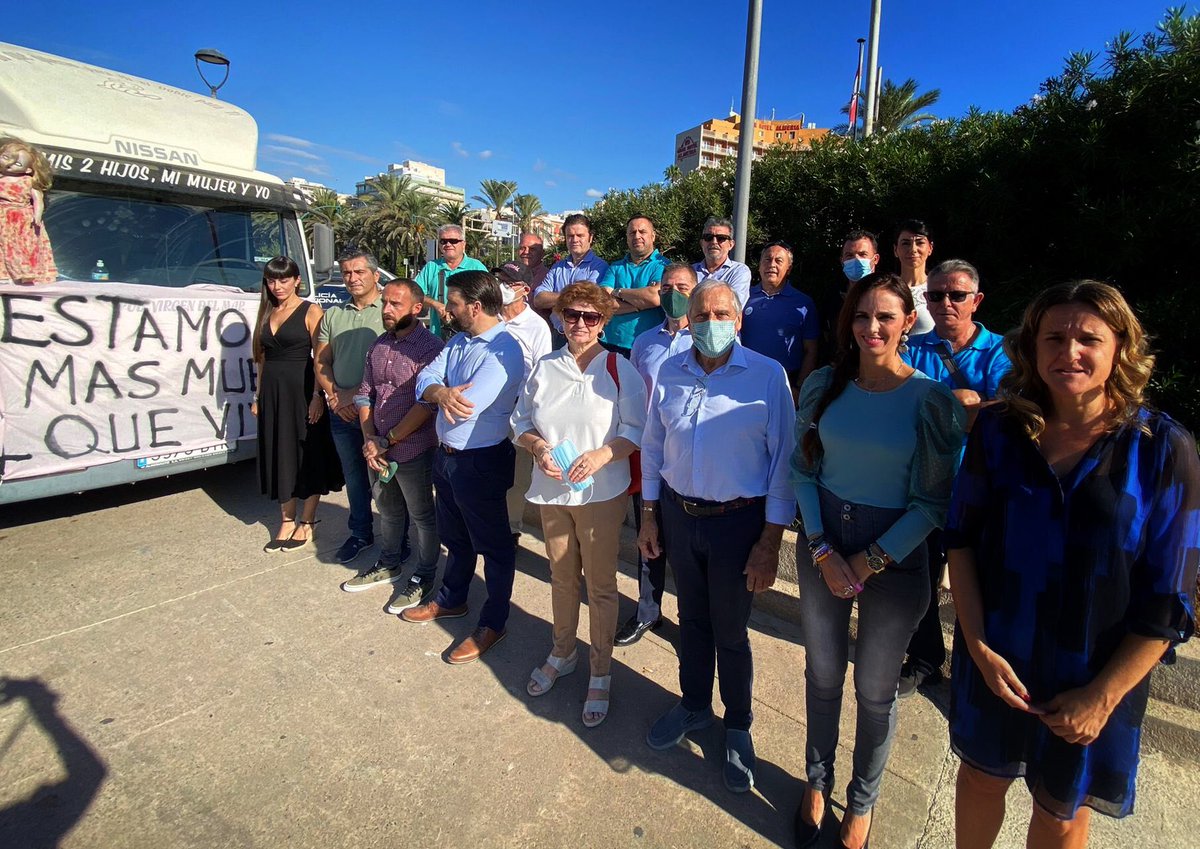 VoxJf's tweet image. En Almería somos gente de campo.Tenemos más de 50.000 hectáreas de cultivos que suponen más 2.500 millones de euros en exportaciones

Muchas familias viven de la tierra en la provincia y es incomprensible que el gobierno no les apoye

Hoy acompañado al sector en el parón agrícola