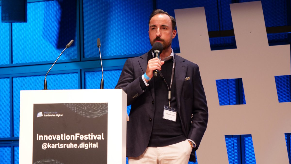 Auch wir sind Teil der gerade stattfindenden #KITScienceWeek21. 

Dazu passend geht es jetzt beim #InnovationFestivalKA um KI im Designprozess.  Marco Limm von cre[ait]ion &amp; Sebastian Heinz <a href="/statworx/">statworx</a> pitchen auf der Bühne.

Jetzt im Livestream: karlsruhe.digital/innovationfest…