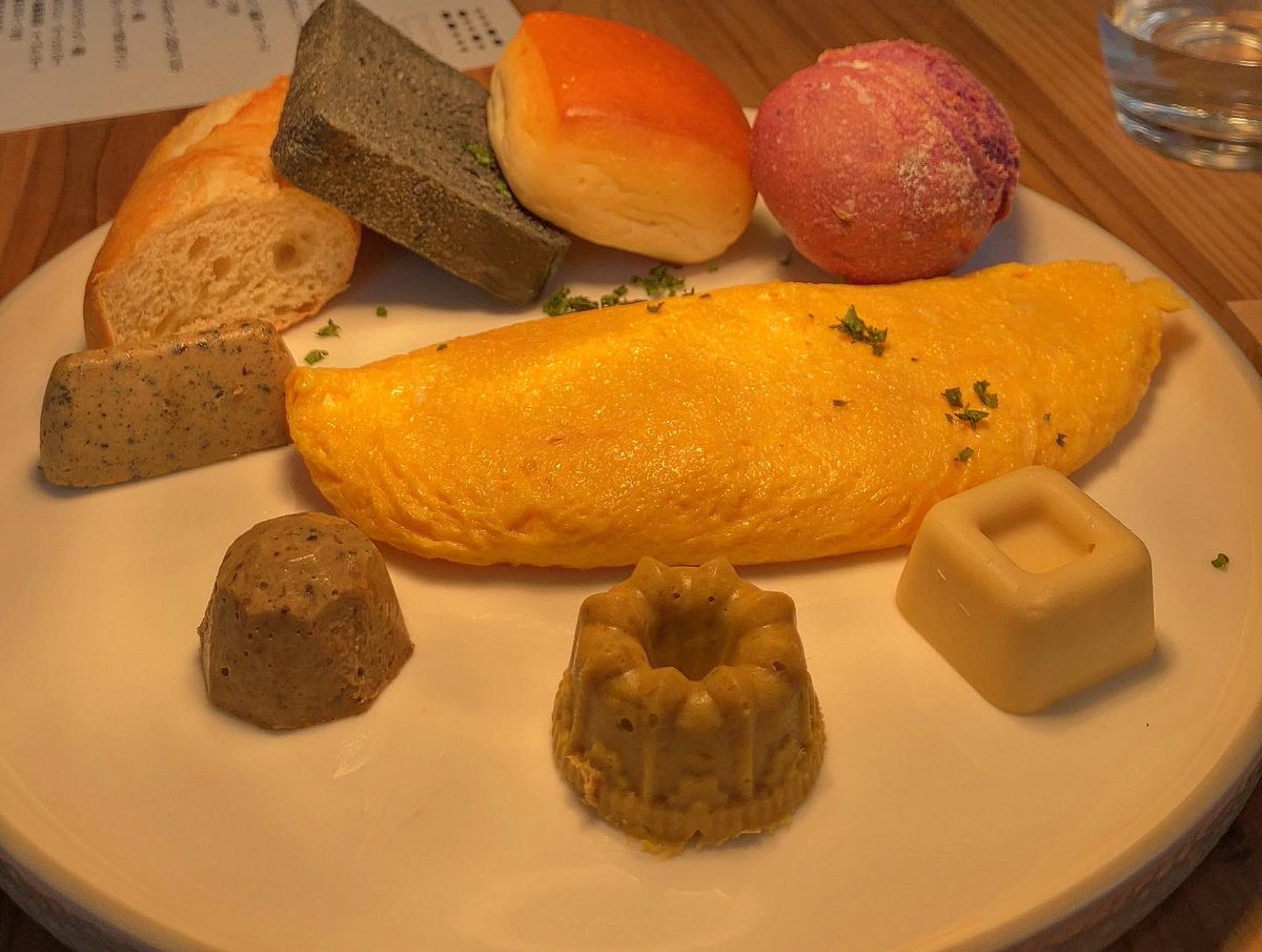 akalight8's tweet photo. 溶かして食べるアートパレット🎨自家製ディップで組合せ無限大♾
Craftdip3nowa #小伝馬町
クラフトディップ??
自家製ディップ！
照明で夜っぽく？(昼間)この💡が熱い❗️遠赤外線で溶かして💫食べ始めと変わる…美味楽しい！
こんなの食べたかった！最高！手元が熱い意外😂
めちゃ好み😭✨オシャレだ… https://t.co/5ACaDEfMej