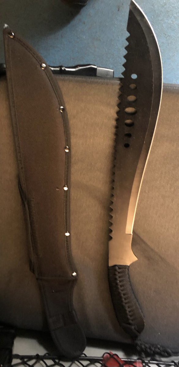 MetTaskforce's tweet photo. #TSG #U31 #stopandsearch in #BethnalGreen #E2 16 year old boy arrested with this machete @MPSTowerHam ^3021U https://t.co/Qk1HvSJER6