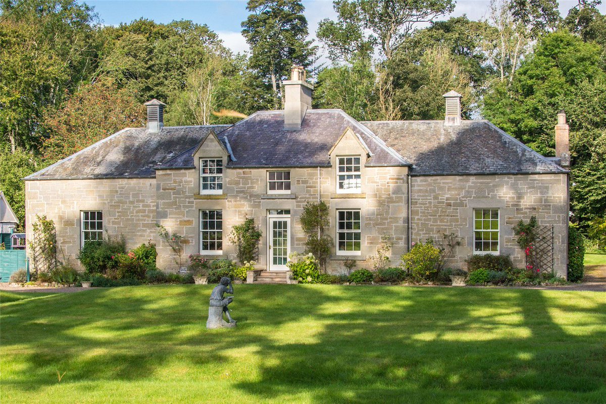 Galbraith_Group's tweet photo. THREAD | Properties Of The Week 🏠
𝗙𝗿𝗶𝗱𝗮𝘆 afternoon can mean only one thing....
#PropertiesOfTheWeek
Up first we take a dip in the pool at Tanlaw House in the beautiful 𝗛𝗲𝗻𝗱𝗲𝗿𝘀𝘆𝗱𝗲, 𝗞𝗲𝗹𝘀𝗼🏊♀️
https://t.co/SIT4JQFsZp https://t.co/r0iu9U4Opn