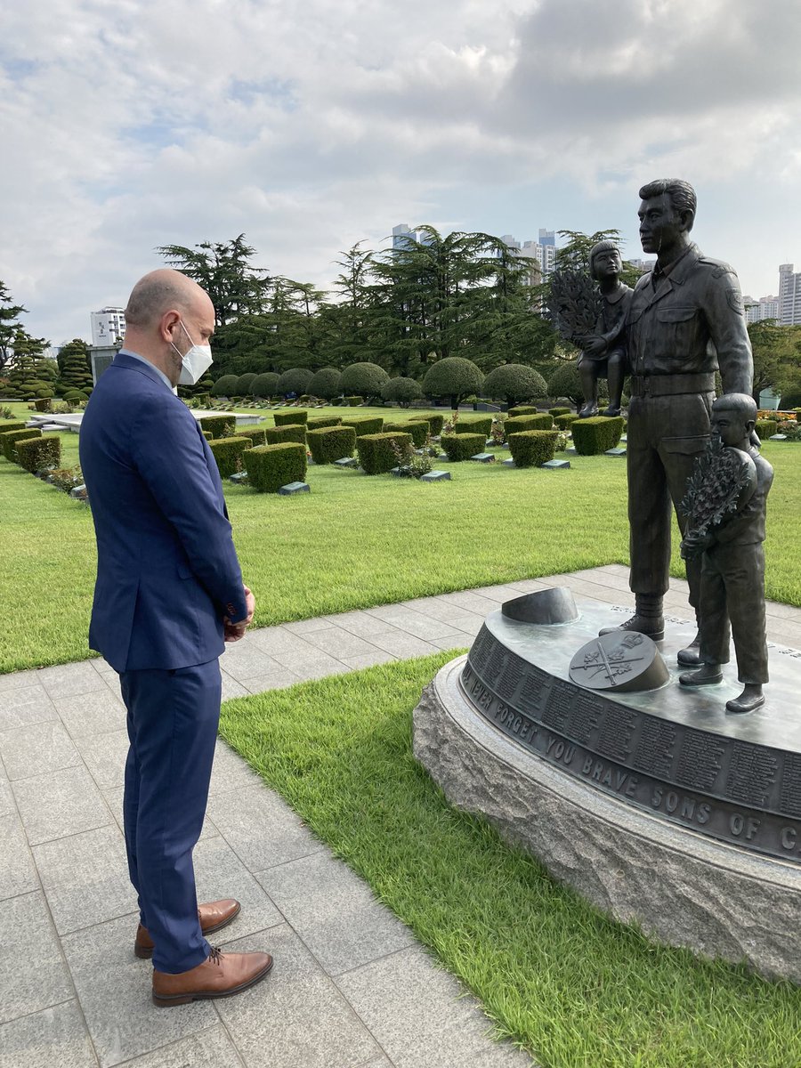 RouslanKats's tweet photo. On this day, in 1952, B. Roy from the @CanadianForces Royal 22nd Regiment #R22R was killed during the #KoreanWar. He was defending freedom & peace far away from home. He was 20 years old. Today, we can remember and honour his sacrifice at the #UNMCK in Busan. #LestWeForget https://t.co/pIHCE8oEYE