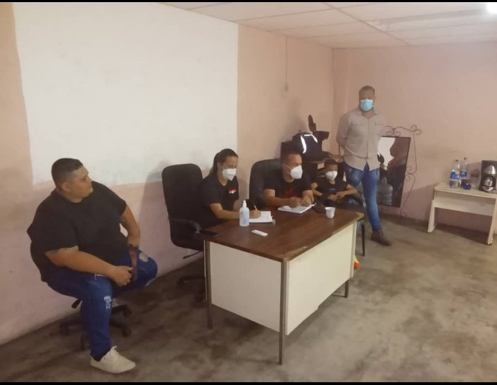 Trujillo_MRT's tweet photo. Continuamos trabajando!!! 

Recorriendo cada rincón de nuestro Estado, ayer sostuvimos un encuentro con la militancia del municipio @MpiosucreM logrando concretar propuestas organizativas. 

#TrujilloRebelde 
#TupamaroRebelde https://t.co/GAOxDq5Yej
