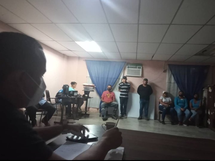 Trujillo_MRT's tweet photo. Continuamos trabajando!!! 

Recorriendo cada rincón de nuestro Estado, ayer sostuvimos un encuentro con la militancia del municipio @MpiosucreM logrando concretar propuestas organizativas. 

#TrujilloRebelde 
#TupamaroRebelde https://t.co/GAOxDq5Yej