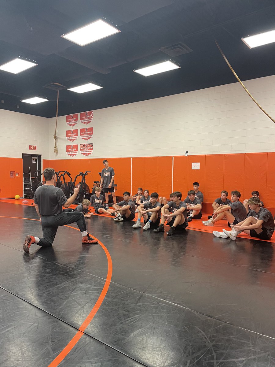 JacketWrestle's tweet photo. Jackets learning about the power of positivity and influence of a team atmosphere this AM! Stealing a page out of @wrestlingbucks Coach Tom Ryan’s book #PositiveInfinity #JFND https://t.co/rxndtI0x6V