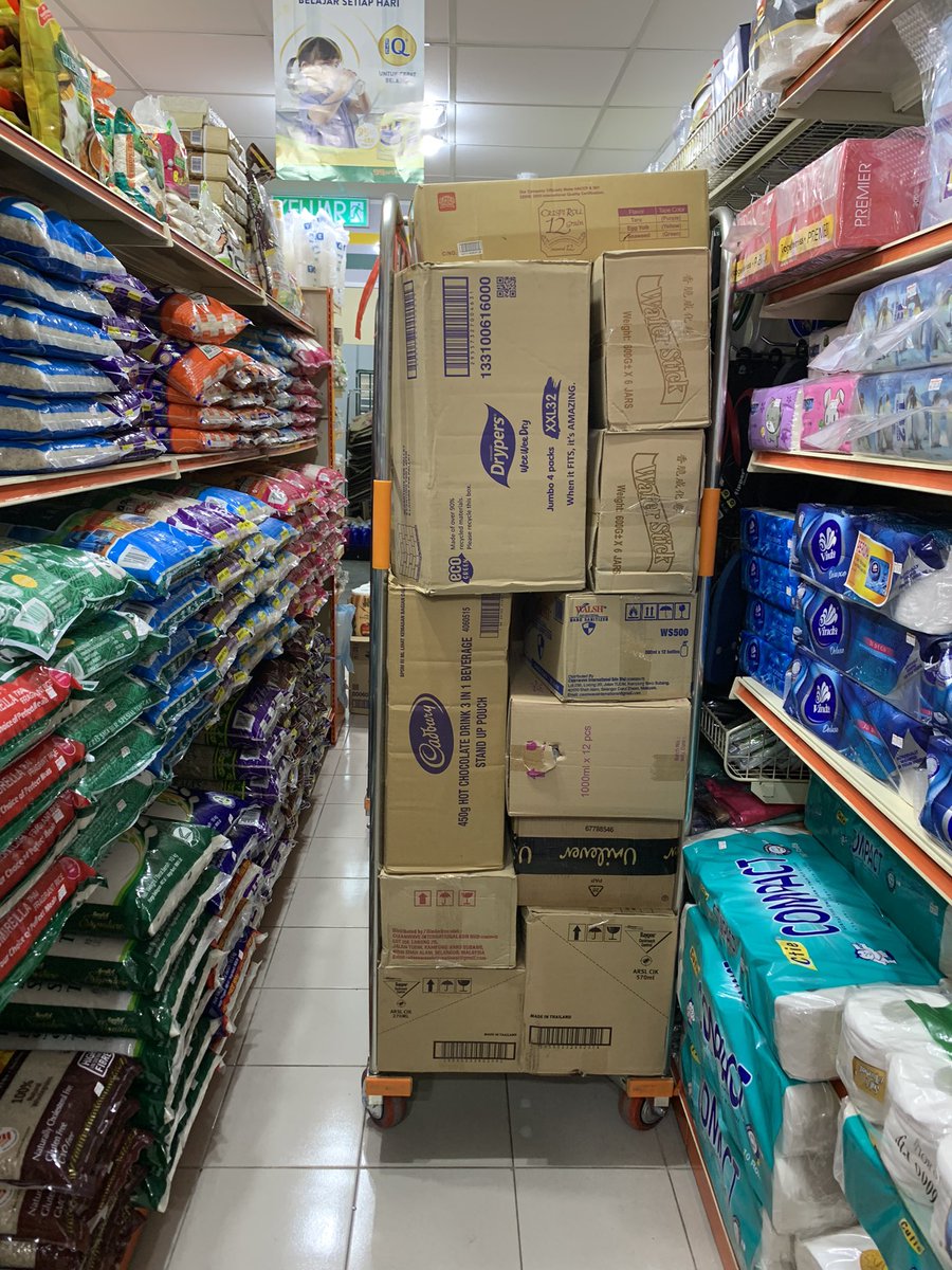 Luqman_Muaz's tweet photo. Tak speed mart la kalau xde gerabak tengah jalan https://t.co/cFrLK8VVAF