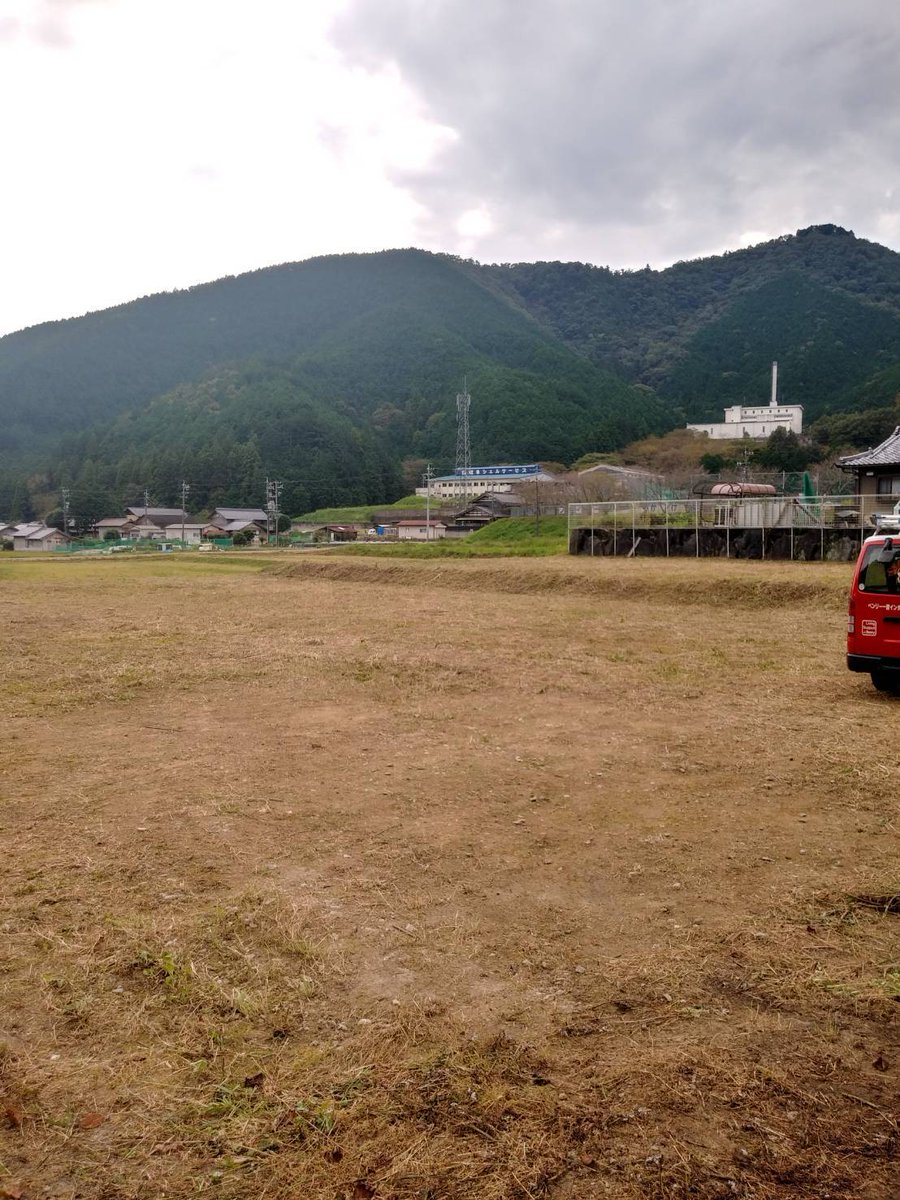 interbenry's tweet photo. 岐阜市奥にて
空き地の草刈を
やらせて頂きました！

歴代2位の広さでしたが
5人がかりで2日かけて
何とか終わらせました！

広大な空き地から
ご自宅のお庭まで
雑草・雑木の処理は
ベンリーに
お任せください！

#一宮 #岩倉 #江南 #岐阜 #名古屋 #草刈 #草抜 #剪定 #伐採 #抜根 #芝刈 #造園 #空き地 https://t.co/s7em2sbw8L
