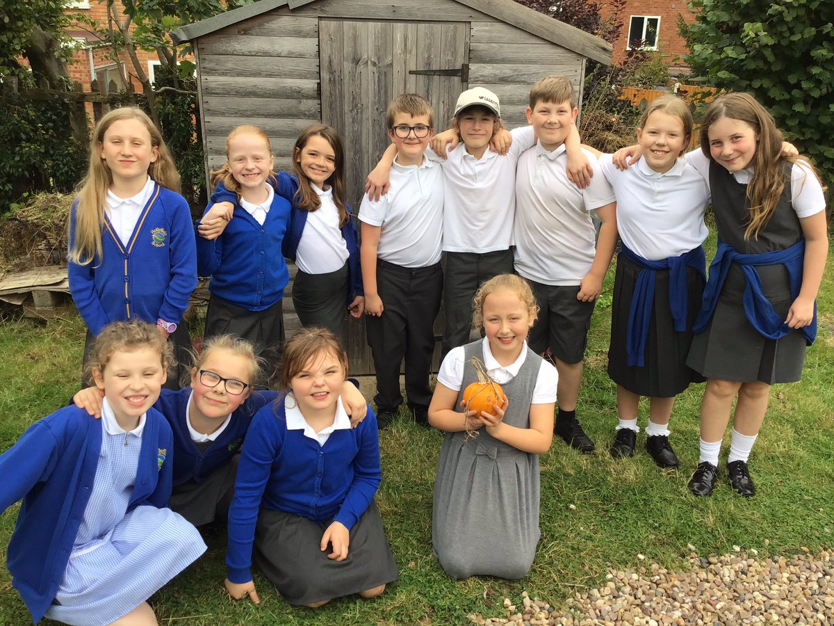 We had great fun gardening at lunchtime, well done year 5!