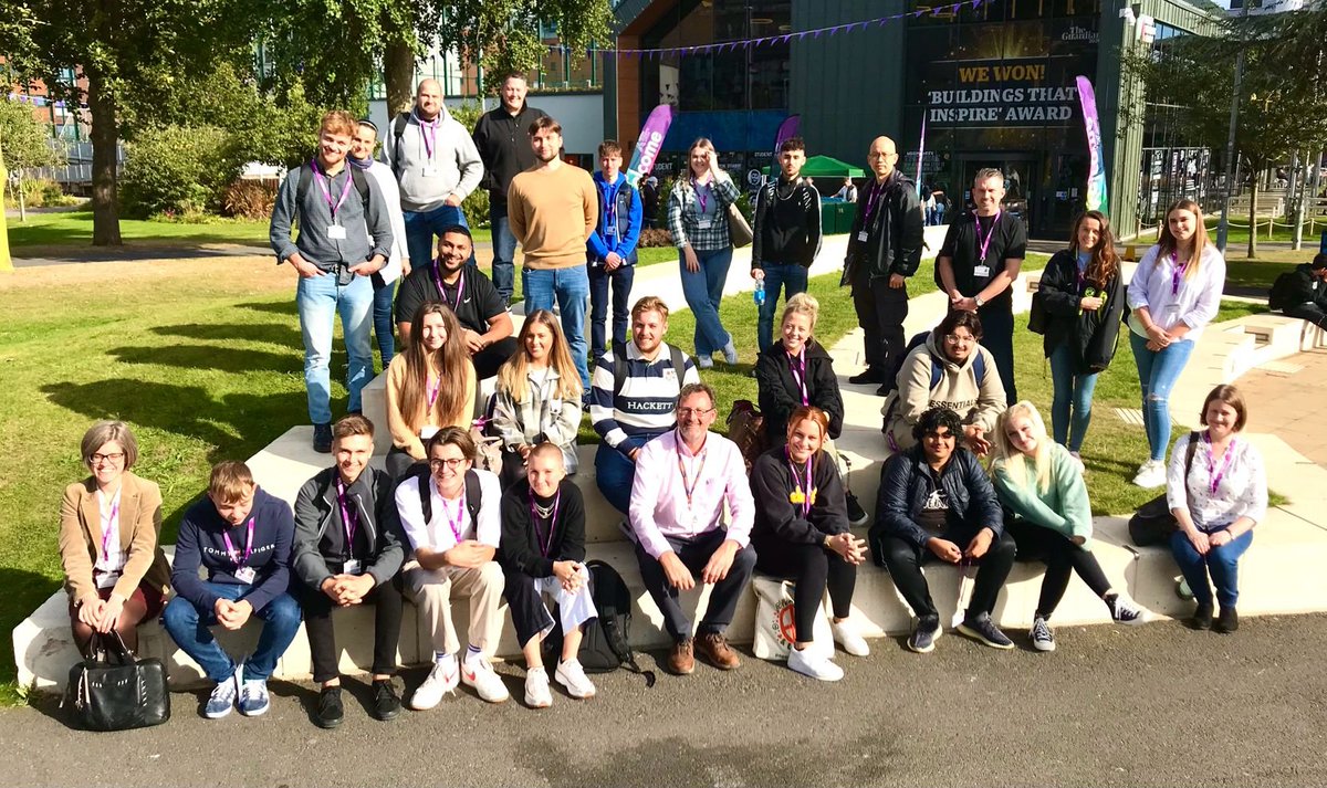 TCSSixthform's tweet photo. This is photo of Daisy Boakes as she enrols at Aston University as part of her Degree apprenticeship in supply chain logistics with DHL

WE are proud!

#prepareaspiresucceed #characterHQ #cottesloecharacter #TCS #secondaryschool #Bucks #LeightonBuzzard #Wing #sixthform #6thform https://t.co/RLBMANpxpV