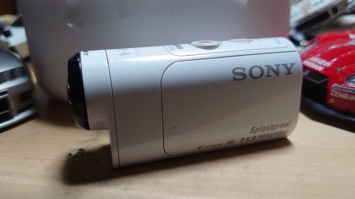 Im_not_there_W's tweet photo. やれやれ困ったな。
SONYのすこし型落ちの「HDR-AZ1」というカメラを使っていたんだが・・・・SDカードを読み込まなくなっ
て録画ができないよ。
明日の仕事終わったらメーカーに修理をお願いしよう。
#アクションカメラ #HDRAZ1 #SONY https://t.co/I9ALlngJ44