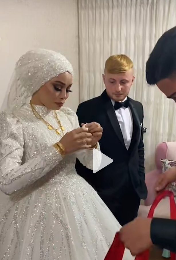 damat takı olayını kafaya çok takmış.