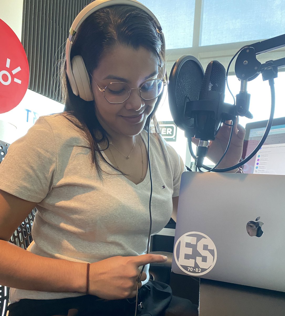 SomosLaTribuFM's tweet image. Tenemos stickers de #ElSalvador #ES #VaQuerer 💙🇸🇻 (Reserven el suyo hoy. Kit de 4, azules y blancos) • Gracias Víctor•