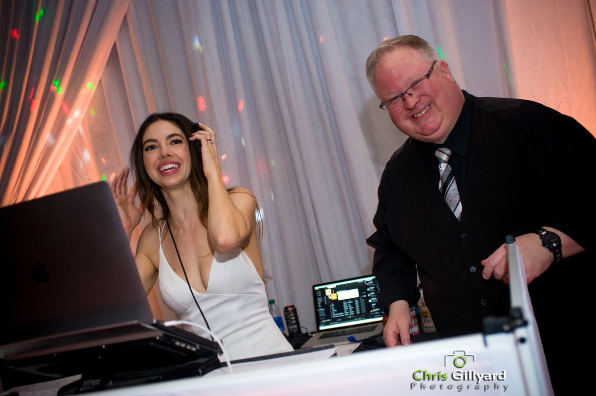 chrisgillyard's tweet photo. Happy Friday! It's a party when your bride decides to DJ her own wedding reception. #weddingvenue #weddingreception #indoorwedding #receptioninspiration #weddingreceptionvenue #receptionvenue #receptioninspo #djs #djlife #djing #djlove #dj #groove #alfondinnweddings #winterpark https://t.co/wRyqajFAmi