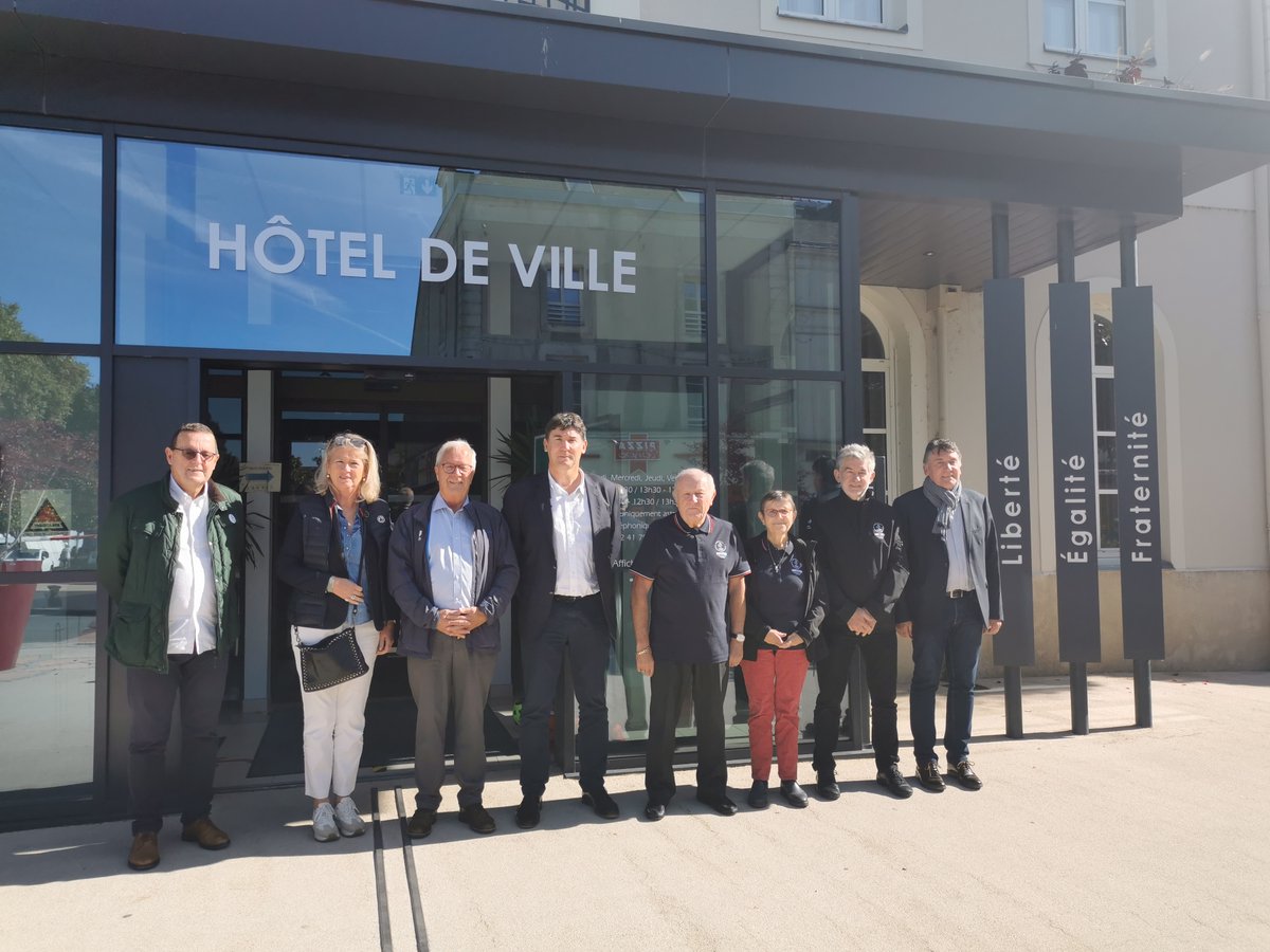 Le <a href="/SPORTPDL/">CROS PaysdelaLoire</a> en collaboration avec le #CDOS49 organise un label « Ville Sportive » qui récompense les actions menées par les collectivités locales en faveur du sport et de l’activité physique. Aujourd'hui le jury a été accueilli à <a href="/villepontsdece/">Ville Ponts-de-Cé</a> par <a href="/JPPavillon/">Pavillon</a> et <a href="/RaveleauRene/">R. Raveleau</a>