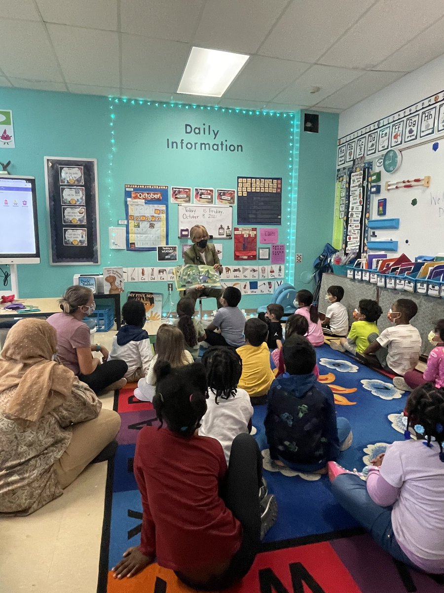 “Great way to start Friday by reading to students at John Adams. They were absolutely attentive and had lots of ideas.” Dr. Mozingo reads the book, Saturday, by Oge Moro, to students at John Adams Elementary School. <a href="/JohnAdamsElem/">John Adams Elem Sch</a> <a href="/ACPSk12/">Alexandria City Public Schools</a> <a href="/ACPSreads/">ACPS Reads</a>