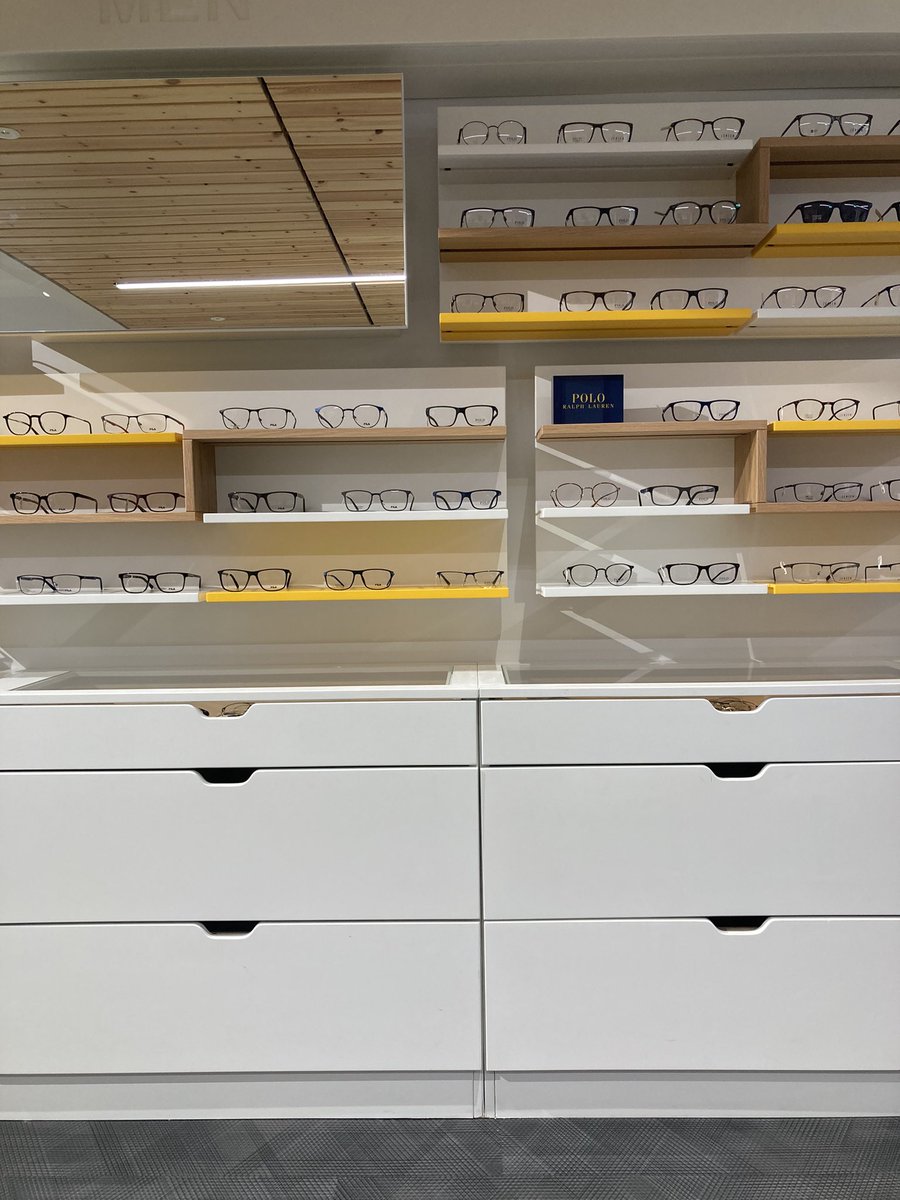 NinaStonelake's tweet photo. Wonderful welcome from @UWEBristol #EyeClinic staff &amp; @OptometryUwe students at the #Glenside campus.

Amazing facilities &amp; comfy sofas too.

Now open for staff &amp; community patients. N.B. Colour co-ordinated tops aren’t necessary to visit! 

#optician #HelloYellow #UWEBristol https://t.co/pXLRjdHkGt