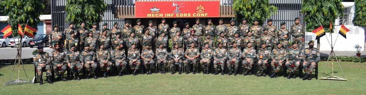 General MM Naravane #COAS, Army Commander #WesternCommand, DCsOAS & formation commanders attended #MechanisedInfantry Conference at Delhi to review operational preparedness along the Borders & planned capabilities in ever evolving fluid & dynamic futuristic battlefield. (1/2)