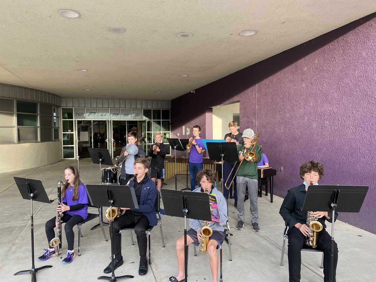 A_Schmer's tweet photo. What a great way to start a fantastic Friday @ Preston Middle School! The jazz band greeted us at the front door. Great job. #Pumaslearning #PSDstrong https://t.co/vXz3IjEVIy