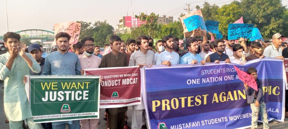 IrfaanYousaf's tweet photo. Students of Gujranwala Demand Fair and transparent MDCAT.
#MdcatStudentsMarchGujranwala https://t.co/1VdOWo2nrN