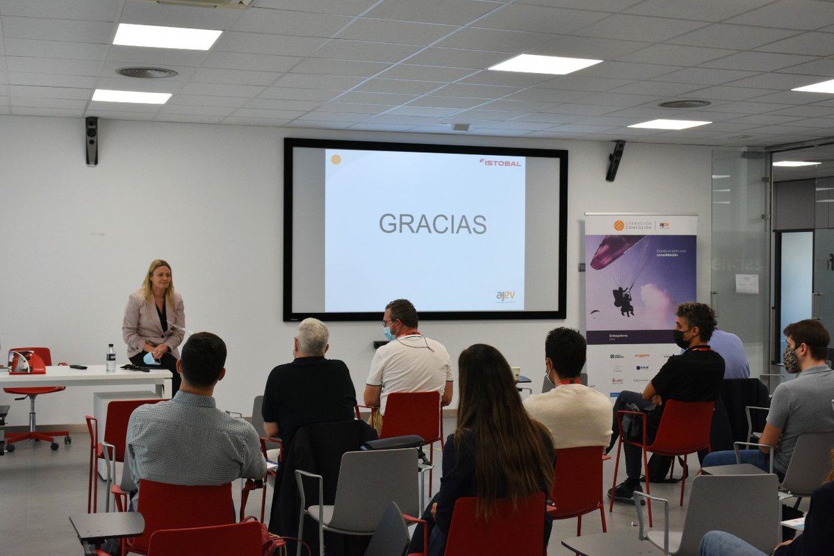 istobal_es's tweet photo. Hoy hemos recibido en nuestras instalaciones a las empresas participantes en la 5ª edición de la #OperaciónConsolida de @AJEValencia. Ha sido un verdadero placer compartir con vosotros esta masterclass centrada en #productividad. 
#AJEV #JóvenesEmpresas Gracias! https://t.co/DssPFIeXXe