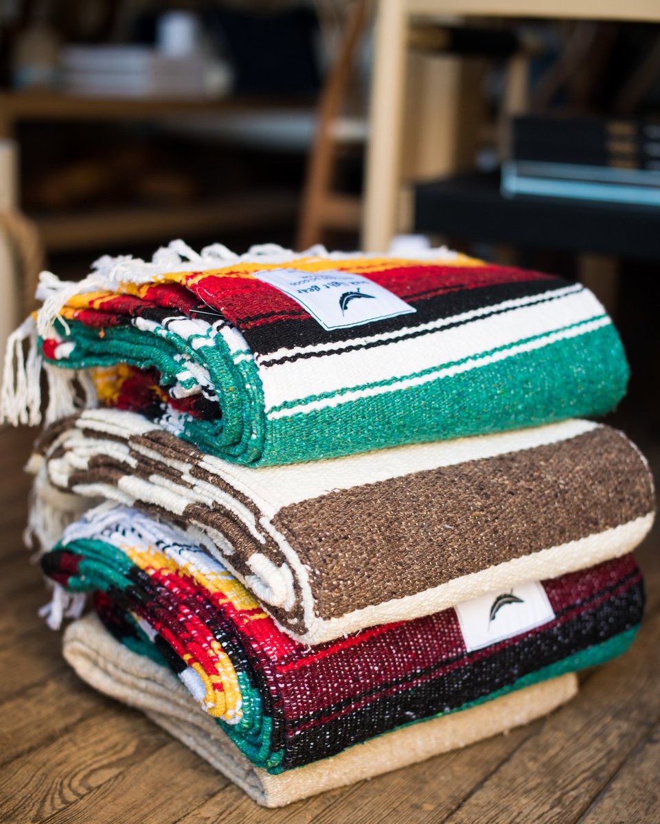 SimpleGoodsShop's tweet photo. Two words: COZY THROWS. https://t.co/ZuHZ8KUt77