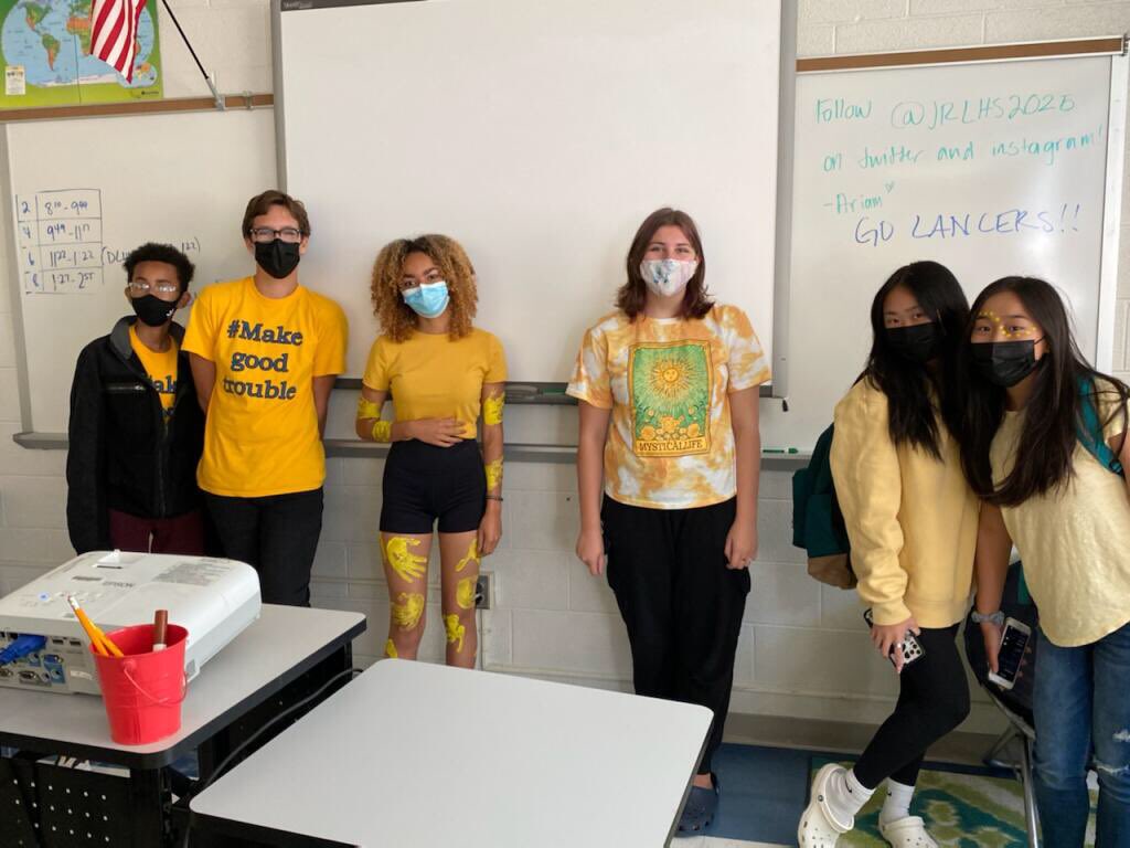 jrlhs2025's tweet photo. the paint!! we love! #lancerspirit25 https://t.co/hkEhRWhH5p