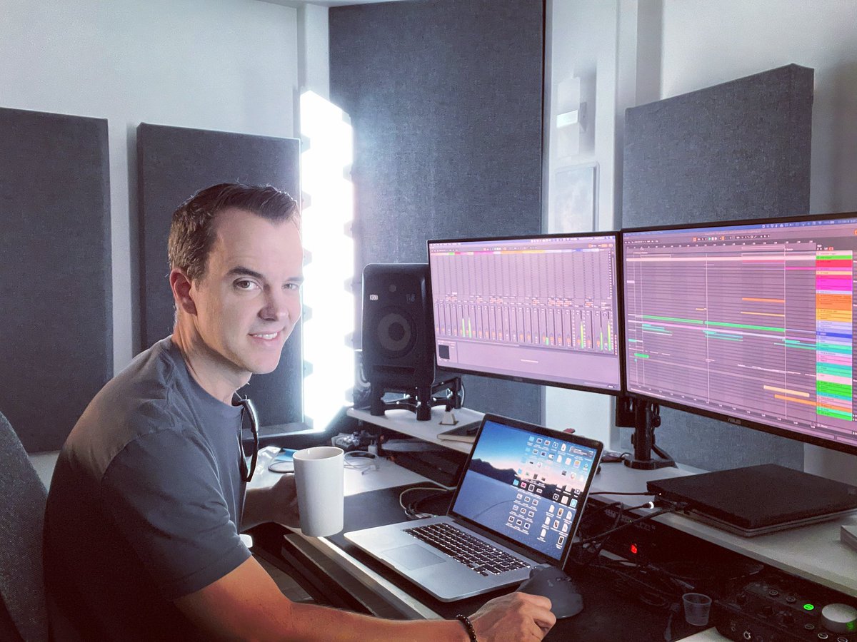 ☕️ &amp; 🎶 Happy Friday! 

#trance #trancemusic #coffee #musicproductions #tranceproducer #abletonproducer