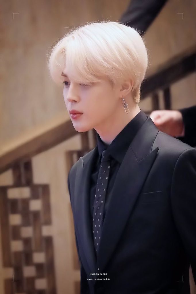 [TRENDS]

#BusanPrinceJimin is now trending at no. 1 in South Korea with 32K tweets.

#ParkJimin is also trending under Music.