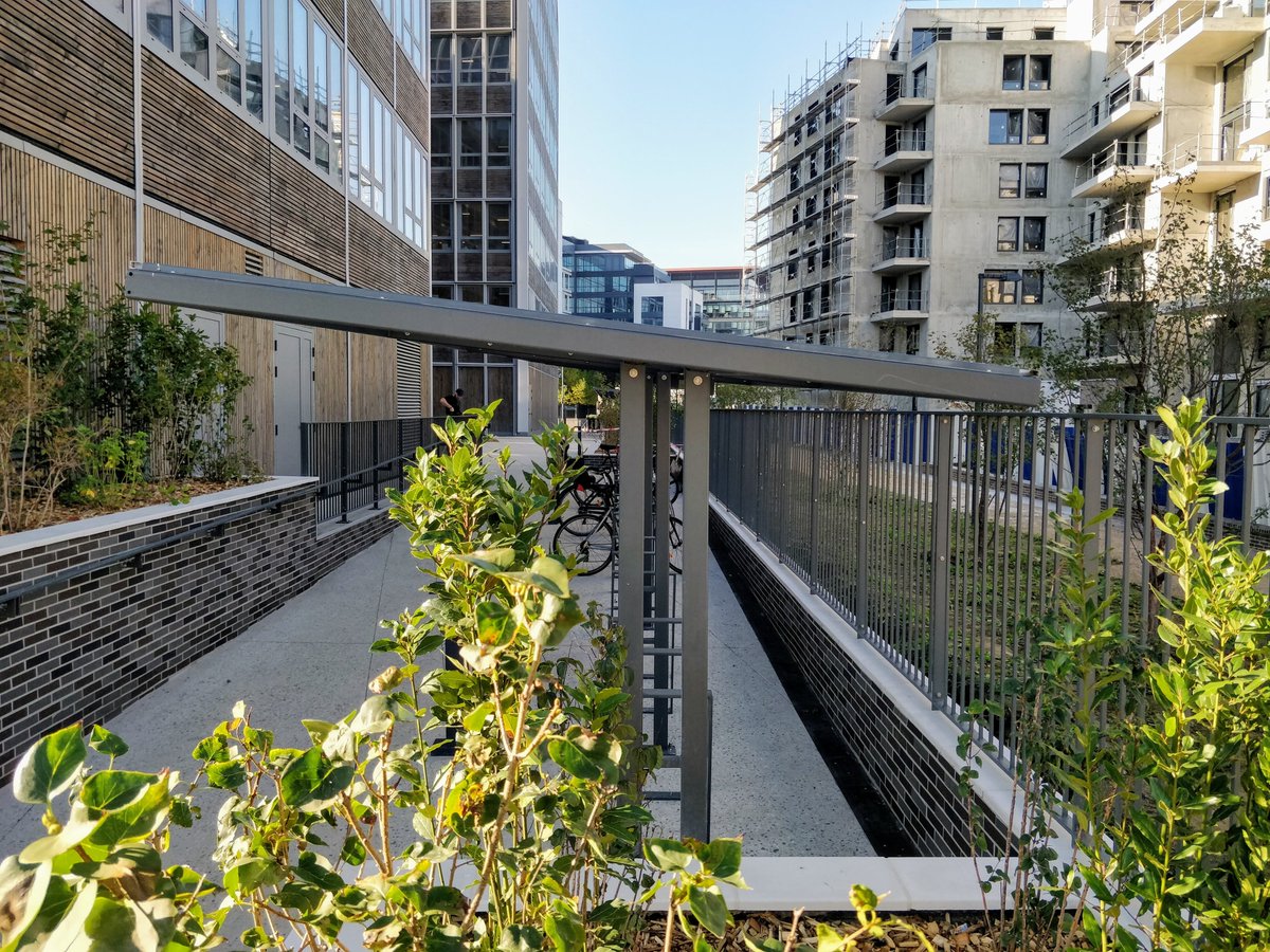 FPaysage's tweet photo. Ah les belles lumières d'automne pour le 1er constat de reprise des végétaux sur le projet New ANSNIERES!
Encore 1 mois à attendre avant que nos arbres arrivent enfin : On a hâte! https://t.co/wraEDhfPEQ