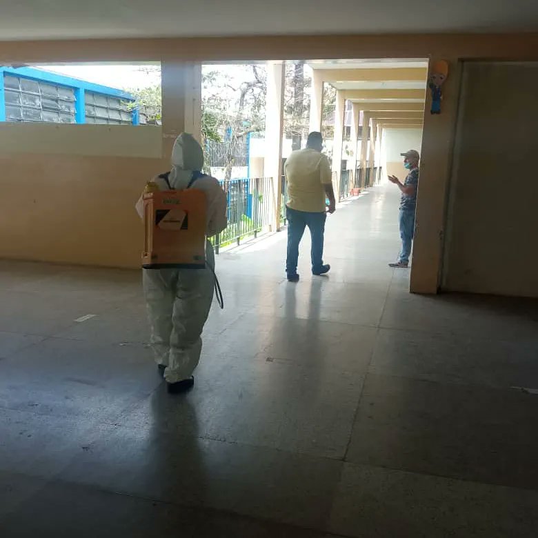 #OCT Se realizó desinfección con hipoclorito de sodio en las instalaciones de la Unidad Educativa Bolivariana Bustamante. 
#SomosZoedanTachira 

<a href="/MIJP_Vzla/">MPPRIJP</a> <a href="/PCivil_Ve/">Protección Civil</a> <a href="/PCMerida_Ncnal/">REDAN LOS ANDES - Protección Civil Nacional</a> <a href="/Juntosxtachira1/">Juntos por Táchira</a> <a href="/FreddyBernal/">Freddy Bernal</a>