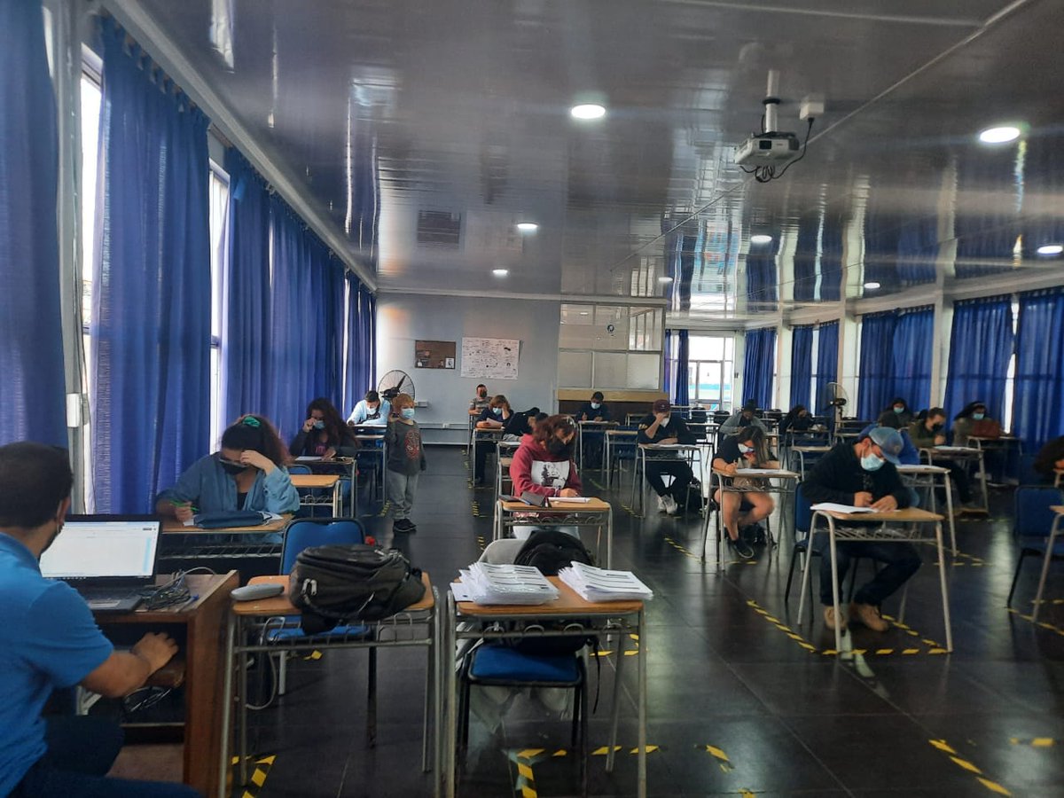 aiigremio's tweet photo. En el colegio Salesiano Don Bosco, alumnos del programa Nivelación de estudios de #Iquique y #AltoHospicio, rinden sus exámenes en el marco de la segunda oportunidad.  
El programa es reconocido por el Ministerio de Educación y ejecutado por el #Otec #Indcap de #AII

#educación https://t.co/uzLusPejFX