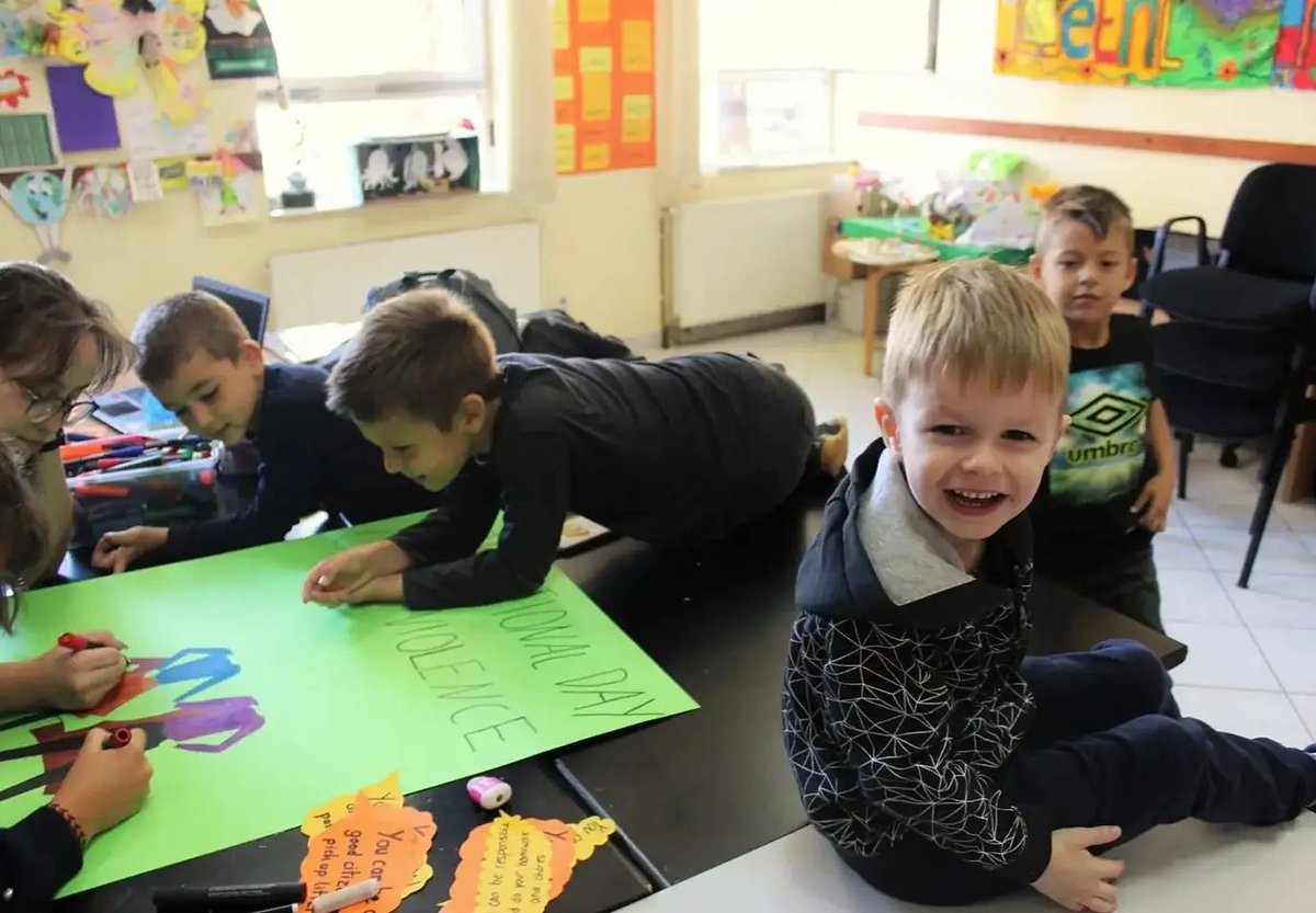 Svitac_BiH's tweet photo. We started the last week by celebrating the International Day of Non-Violence. We also had some great workshops with the local youth, made some music, played games and did arts and crafts. 
We hope your week was as great as ours! 🙂

 #svitacbosnia #firefly_international #music https://t.co/DdF6eZm7QM