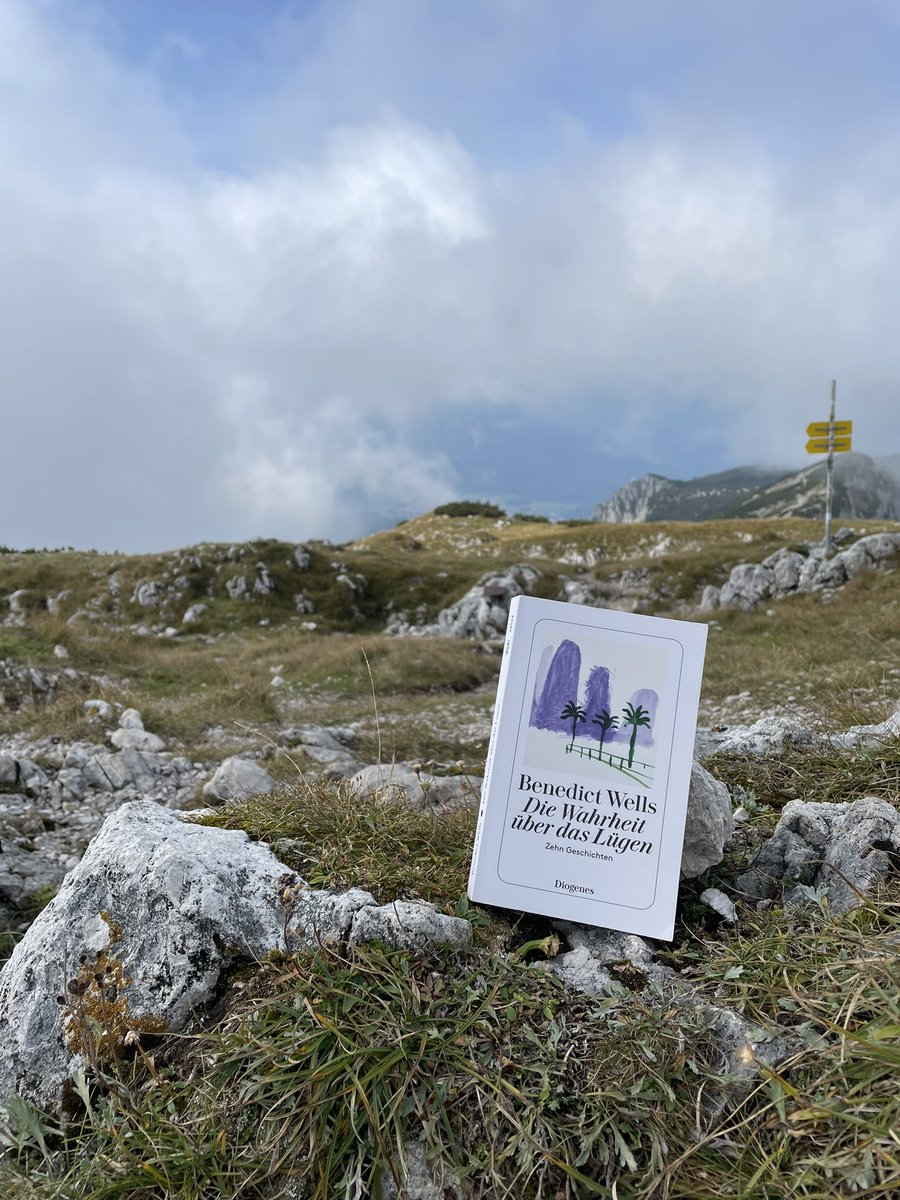 Frontispizpcast's tweet image. Die neue #Podcast Episode ist online. Wir haben zum ersten Mal einen Gast an Board, der uns auch gleich ein schönes, kleines Büchlein mitgebracht hat: Benedict Wells - Die Wahrheit über das Lügen