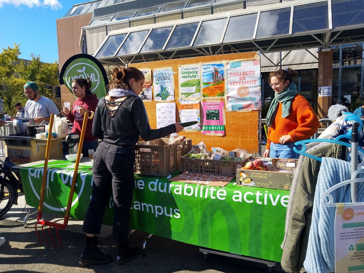 EPFLdurable's tweet photo. Les associations estudiantines engagées pour la #durabilité sociale et environnementale recrutent...
et organisent une grande journée sur le campus @EPFL le samedi 16 octobre #Rentreedeladurabilite
https://t.co/OPOl57Kmdf #epfl https://t.co/58yKmHAVHl