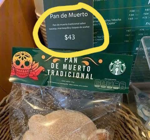 EnsedeCiencia's tweet photo. $ 43.00 un pan de muerto en Starbucks ¿Qué traerá? ¿Las cenizas de Carl Sagan o que? https://t.co/4SbBjrPUtB
