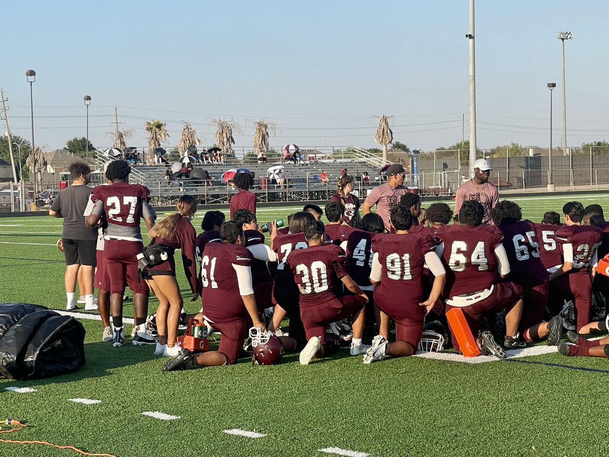 KempnerABC's tweet photo. Tough loss for Freshman Football against Terry. But it was awesome having you right in the mix to start off the HOCO Pep Rally!🐾🏈

#greatdaytobeacougar #fbisdathletics #khs_cougars #kempnerabc #kempnerhighschool #kempnerhs #WeareKHS #GoCougs https://t.co/Bgs6Cmgo4z