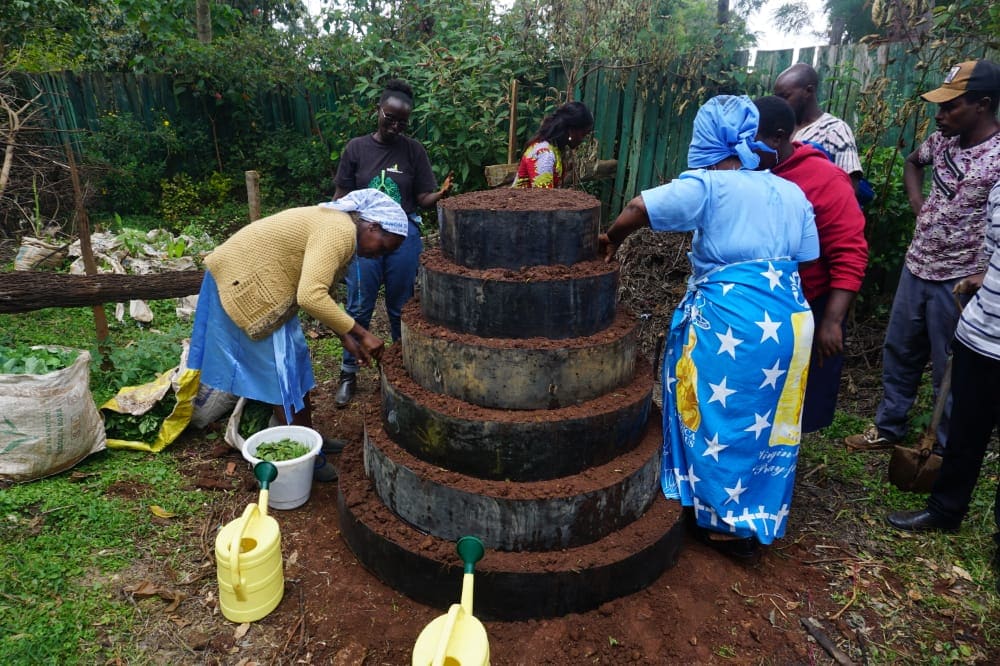 MitiAlliance's tweet photo. You learn by doing. 

Practically getting the hands dirty and planting away. 🌾🌿☘️💚🌱🍓🌻🇰🇪🌄

#Regenerativeagriculture 
#KithenGardens 
#foodsecurity 
#Permaculture 
#catholicchurch 
#women 

@cookswelljikos @routetofood @unwomenafrica @WholeFoods @Wangeci_GK @iwanjuhi https://t.co/Woq3XNCP7z