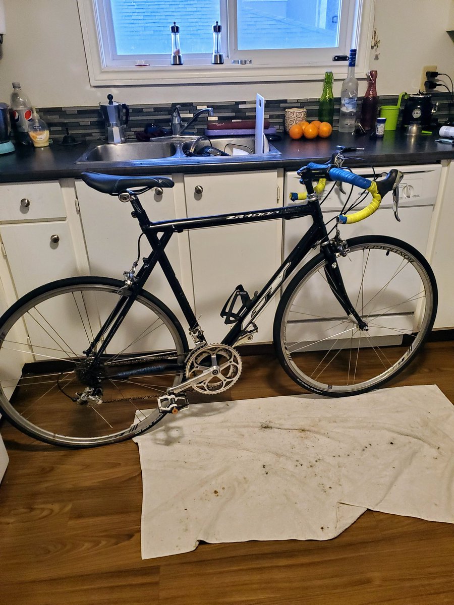 yycbikeguy's tweet photo. Snow is my second favorite four letter word. This 1999 GT ZR4000 is almost ready for winter fun. Hopefully these Rubino pros are good in the deep stuff :). #snowfast #yycbike #winterbike #wintersportscar #igofast #ifalldown https://t.co/tmCdxZH8Oz