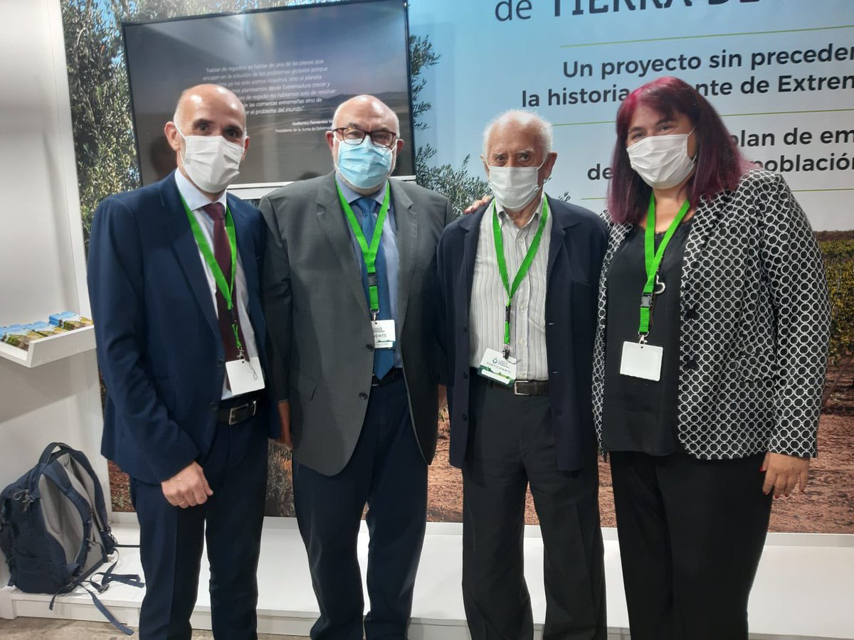 MejiasTapia's tweet photo. Hoy en Cáceres se ha celebrado el IV Foro del Regadío de Extremadura. Poniendo en valor la agricultura de regadío y el trabajo de las Comunidades de Regantes. “ Más regadío y Mejor Regadío “ https://t.co/tof5ShUvvd