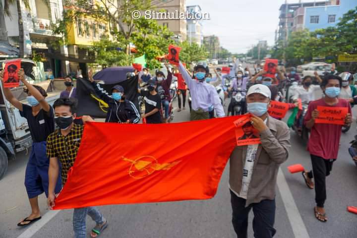 KhonHset's tweet photo. Protest against military dictatorship by Mandalay Based Universities Students Union despite the presence of massive junta forces #ASEAN_StandForDemocracy #WhatsHappeningInMyanmar #Oct8Coup https://t.co/9BJQ6LSvxe