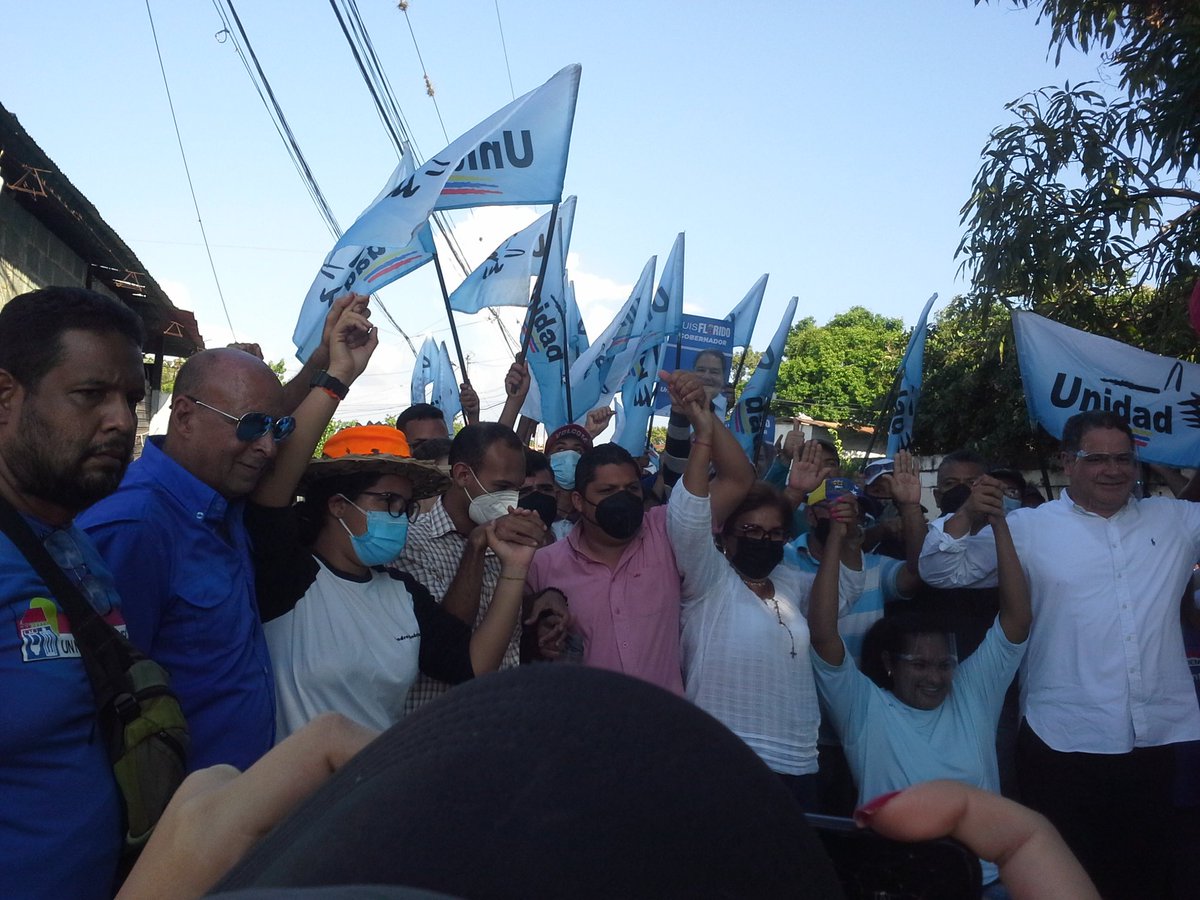 JoseLuisGChely's tweet photo. #7Octubre Ayer recorrimos Santa Bárbara, Tarabana III y Blanquita de Pérez en #Cabudare junto a nuestros candidatos de la unidad @LuisFlorido a la gobernación, @marianny_vp a la Alcaldía de Palavecino y @rerickacm Erika Camacho al CLEL, Vamos Pa'Lante @partidoUNT @UNT_Lara_ https://t.co/YwAv56sdRl